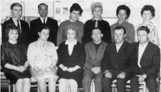 Директор Музыкальной школы №1 Н.А. Самойленко (третья слева в нижнем ряду)